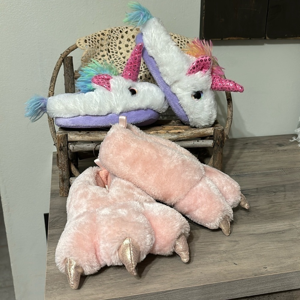 EUC 2 PAIR TODDLER 7/8 SEQUIN HORN UNICORN AND PINK FURRY MONSTER FEET SLIPPERS